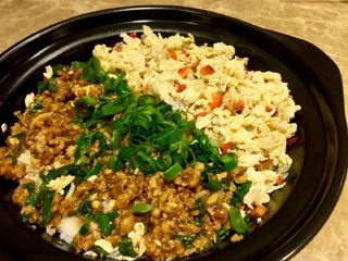 鸡蛋肉末饭Cazuela de arroz con carne picada y huevo revuelto