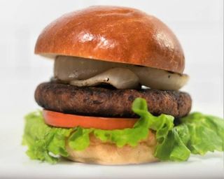 Moving Mountains Burger c/ Batatas