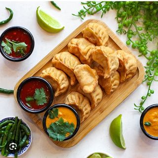 Pork fried momo 6 pices 