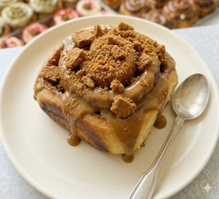 Cinnamon rolls cu lotus