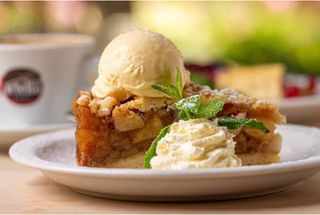 Szarlotka na ciepło z kruszonką