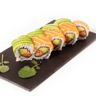 Uramaki Arcoiris De Salmón (8 Pzs.)