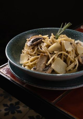 SPAGUETTI FUNGHI E TARTUFO