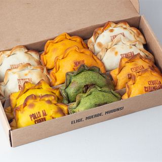 Box 12 empanadas (per 3/4 persone)