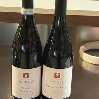 Vino rosso in bottiglia