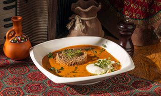 გამომცხვარი ხბოს ხორცი გურული სოუსით