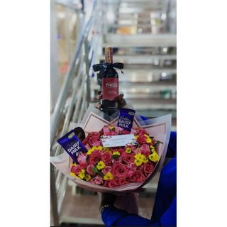 Medium Sized Pink Bouquet With Yellow Mum