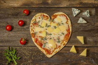 4 cheeses Valentine 25სმ