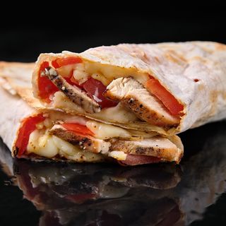 Лаваш з куркою та томатами (300г)