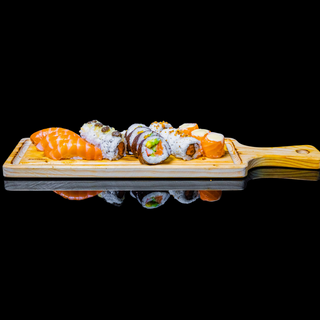 A23. Combo de Nigiri & Uramaki & Futomaki & Gunkan (18 unidades)