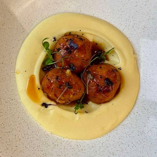 Мітболи з картопляним пюре