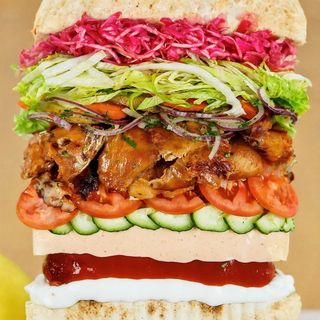 Німецька шаурма з куркою в лаваші (430г)