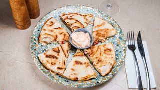 Quesadilla de pui cu cartofi prajiti