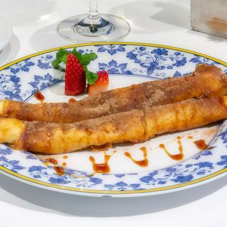 Filloas Rellenas De Crema Pastelera