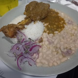 FREJOLES CON SECO DE CORDERO