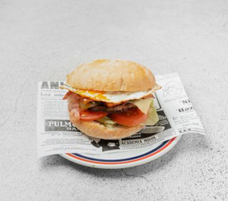 Hamburguesa Completa Con Huevo Y Bacon