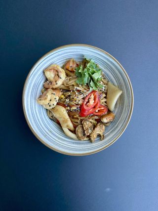 Tăiței din orez cu fructe de mare