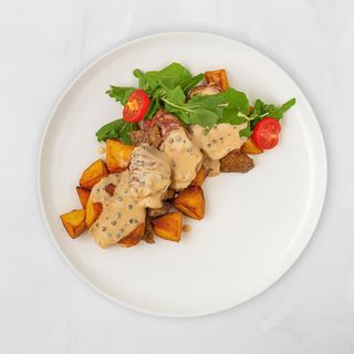 Svinjski lungić u umaku od gljiva sa zapečenim krumpirom