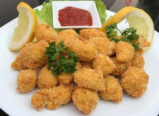 Пилешки пуканки със сос чили или кетчуп (250г)