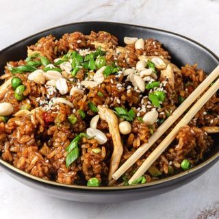  Жаренная курица с рисом  300 гр