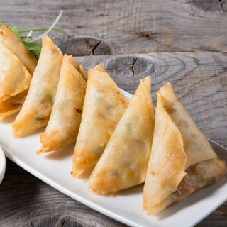206. Samosa Al Curry (8 Pzs.)