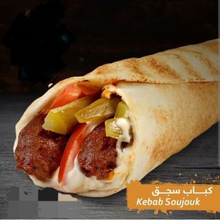 Dublu kebab sujuk vita picant, la lipie
