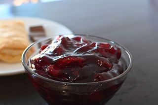 Slatke rolnice sa šumskim voćem