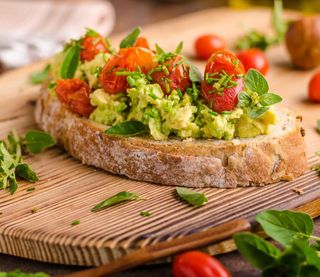 Tostada De Avocado Con Queso Feta, Cherry
