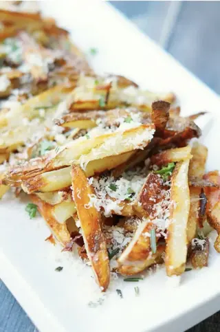 Satoshi Fries cu usturoi si parmezan