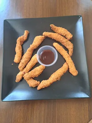 fingers’ de pollo con salsa BBQ (6 unidades )
