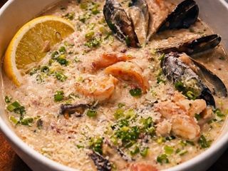 Морепродукти у вершковому соусі