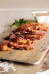 Pulpo A La Parrilla Con Salsa De Beicon