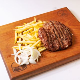 Pljeskavica s pomfritom