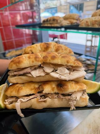 Pan focaccia porchetta