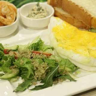 Воздушный омлет с креветками