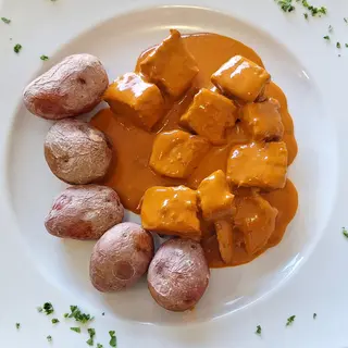 Atún En Mojo Rojo Con Papas