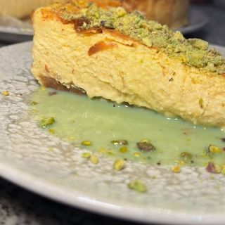 Tarta de queso con licor de pistacho 