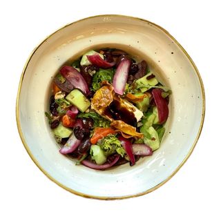 Грецький салат з оливками каламата та запеченою фетою (360г)