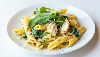 Penne z kurczakiem i szpinakiem