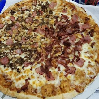Pizza Barbacoa Y Queso Cuatro Carnes (Grande)
