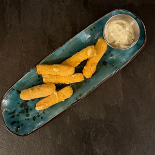 Сирні палички з сметанковим соусом  (140/50г) 