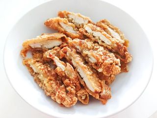 58. Ароматно панирано пилешко месо (400г)