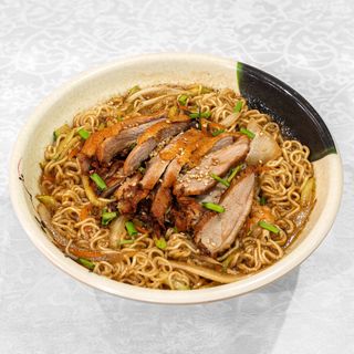 Yakisoba con Pato Frito