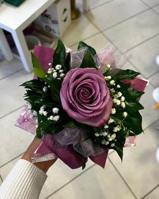 Aranžirana ruža (mini buket) b-10