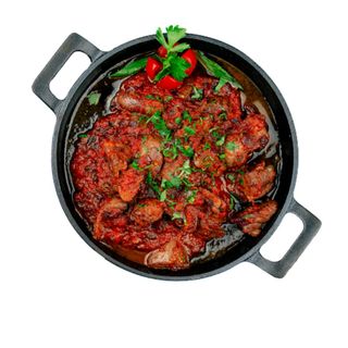 Пилешки дробчета с карамелизиран лук и  сос Арабиата (350 гр.)