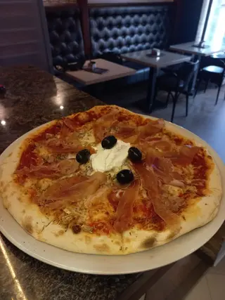 Fenix pizza 600gr + Pepsi  0.33l