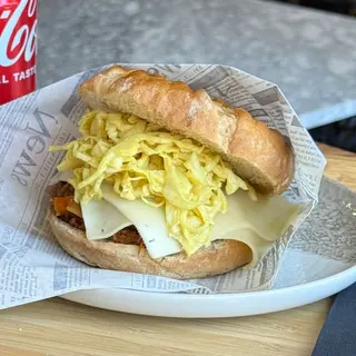 Sando (bocadillo japonés) de curry estilo Tokyo とうきょうサンド