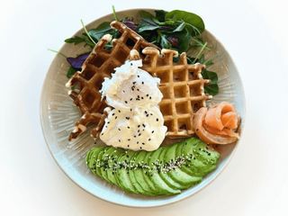 Brunch waffels з лососем