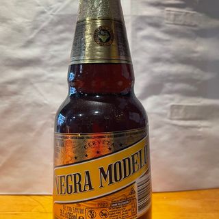 Cerveza Modelo negra (33 cl.)