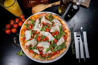 Pizza crudo gourmet 